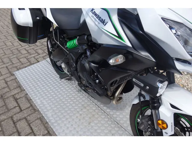 Kawasaki Versys 650 GRAND TOURER 2018 Benzine 8