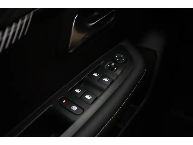 Peugeot 208 Hybrid 100 e-DCS6 Allure 2024 Benzine 18