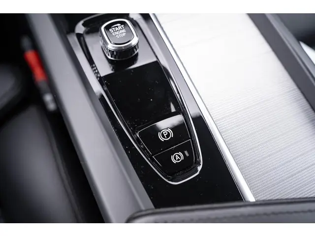 Volvo XC60 B5 Plus Dark 2023 Benzine 43