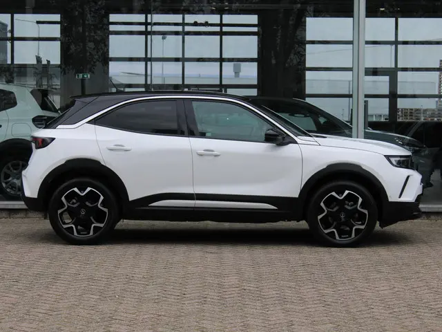 Opel Mokka 1.2 Turbo Business Elegance 2024 Benzine 12