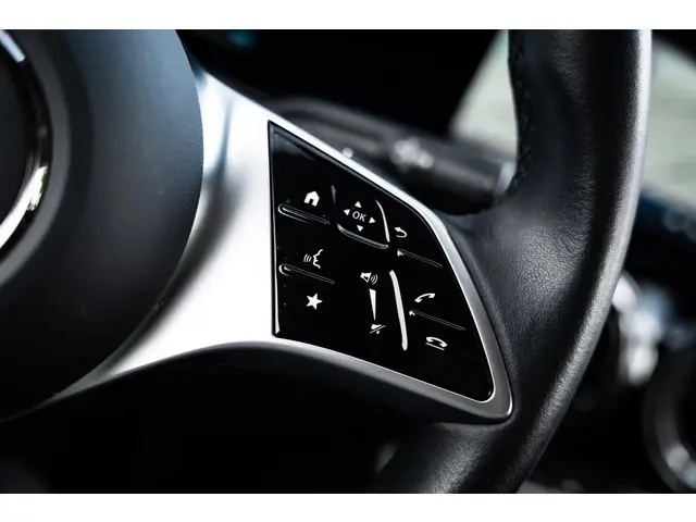 Mercedes-Benz GLA 180 Business Line 2023 Benzine 16