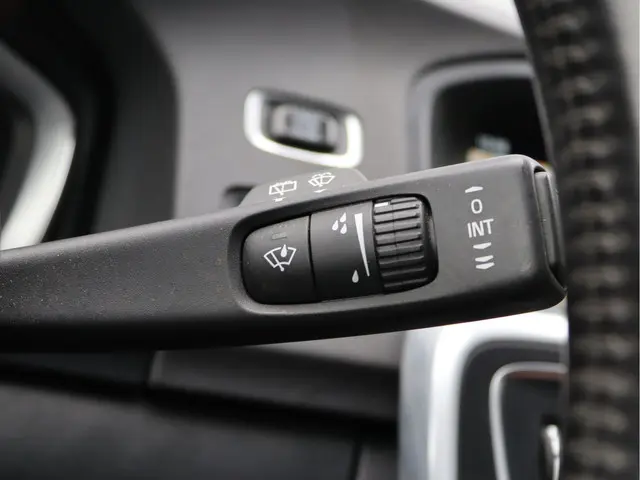 Volvo V60 2.4 D6 AWD Plug-In Hybrid 2015 Hybride Diesel 42