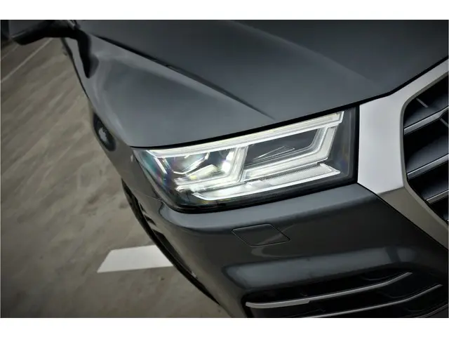 Audi Q5 2.0 TFSI quattro Launch Edition 2017 Benzine 64