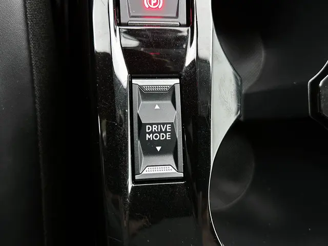 Peugeot 208 1.2 PureTech 100 Allure 2024 Benzine 13