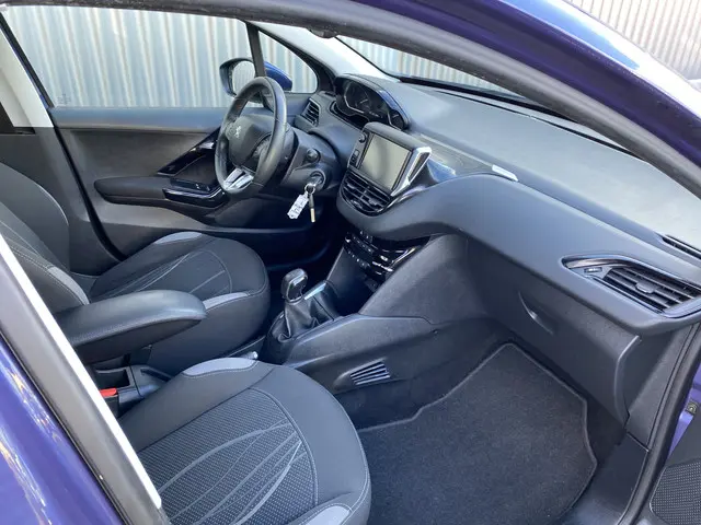 Peugeot 208 1.2 VTi Active 2013 Benzine 17