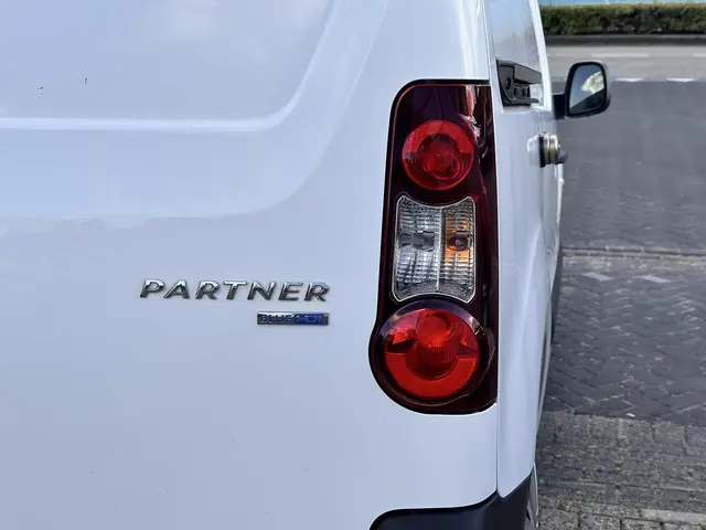 Peugeot Partner 120 1.6 BlueHDi 75 L1 XR 2016 Diesel 12