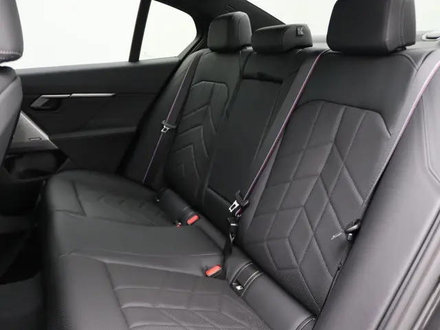 BMW i5 Sedan eDrive40 2025 Elektrisch 8