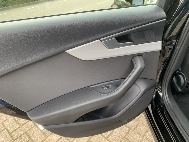 Audi A4 Avant 40 TFSI Business Edition 2020 Benzine 37