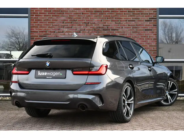 BMW 3 Serie Touring 320i M-Sport 2020 Benzine 2