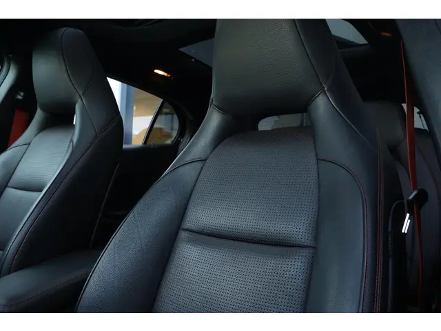 Mercedes-Benz GLA AMG 45 4MATIC 2018 Benzine 13