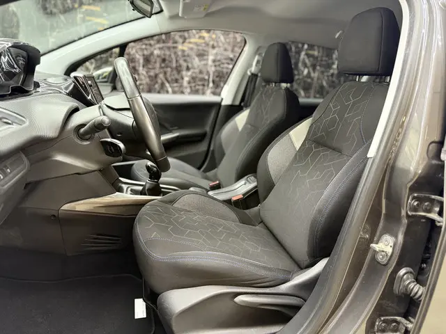 Peugeot 2008 1.2 PureTech Blue Lion 2019 Benzine 9