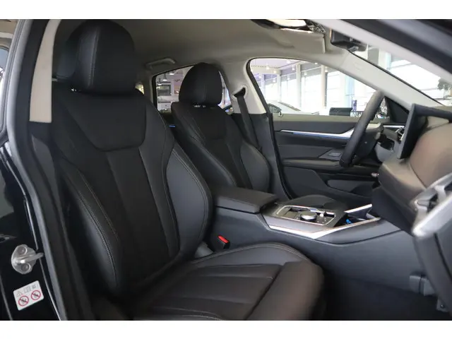 BMW i4 eDrive35 2025 Elektrisch 8