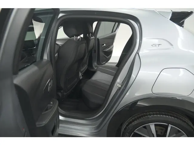 Peugeot 208 PureTech 131 EAT8 GT 2023 Benzine 31
