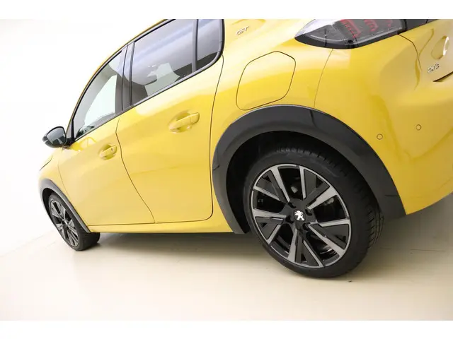 Peugeot 208 1.2 PureTech GT Pack 2022 Benzine 17