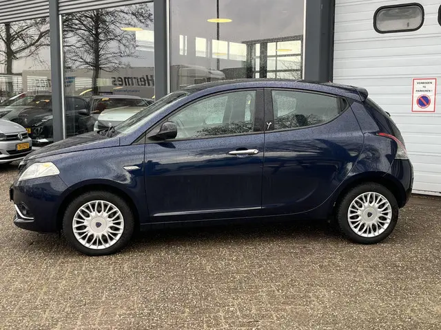 Lancia Ypsilon 0.9 TwinAir Gold 2016 Benzine 4