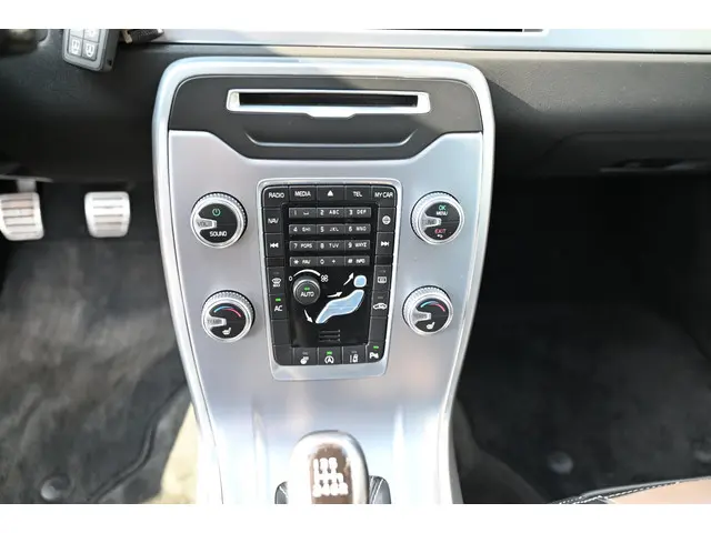 Volvo V70 2.0 T4 Dynamic Edition 2015 Benzine 26