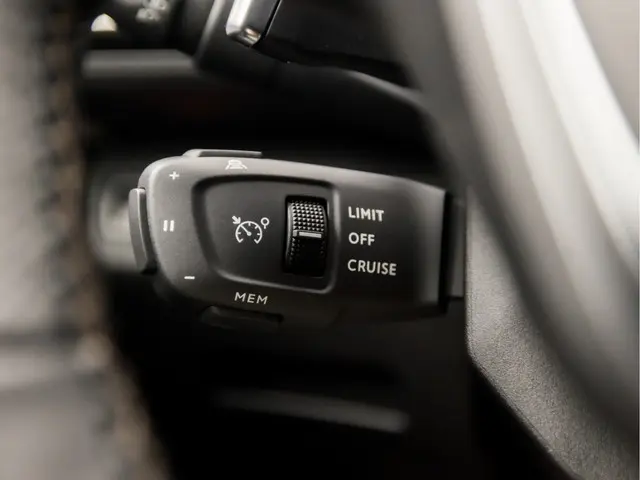 Peugeot 3008 1.6 HYbrid 225 GT 2021 Hybride Benzine 22