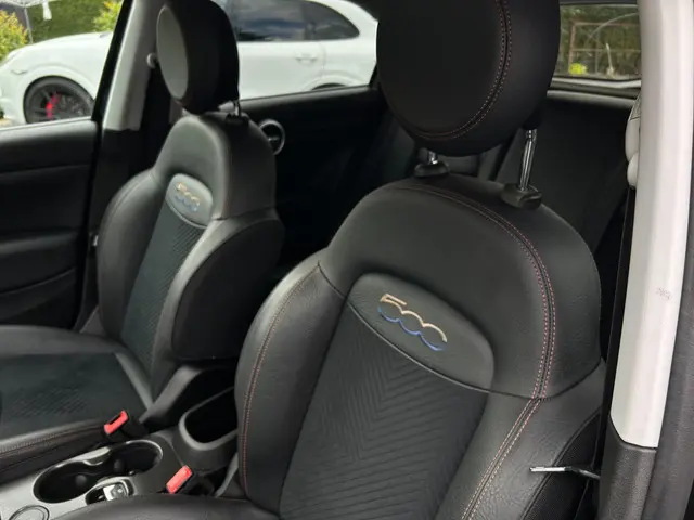 Fiat 500X FIAT sport H Leder, navi, clima 2018 Benzine 15