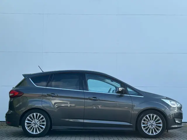 Ford C-MAX 1.5 Titanium 2018 Benzine 17