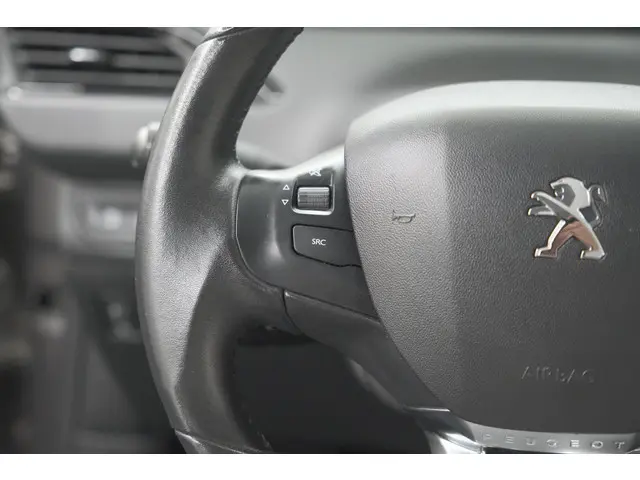 Peugeot 208 PureTech 82 Signature 2018 Benzine 29