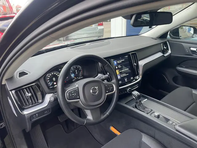Volvo V60 2.0 T5 Momentum 2019 Benzine 9