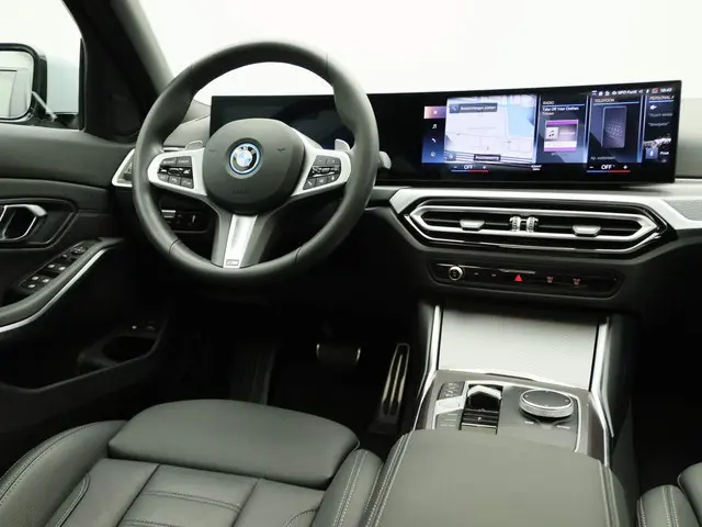BMW 3 Serie Touring 330e 2024 Hybride Benzine 8
