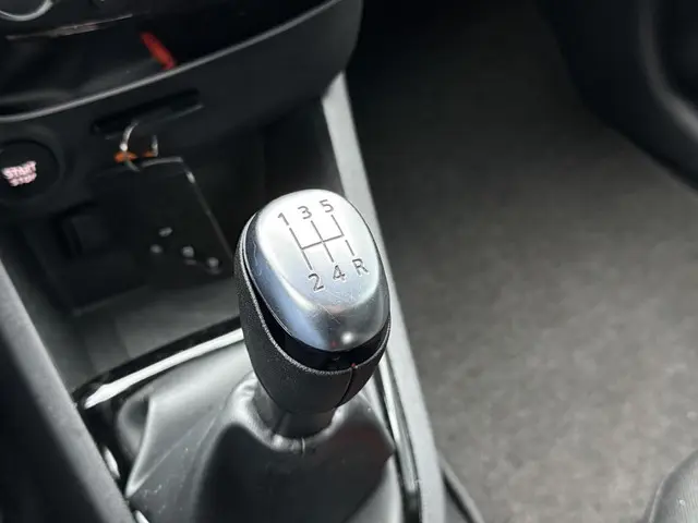 Renault Clio Estate 0.9 TCe Limited 2020 Benzine 19