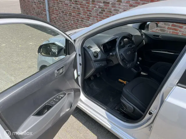 Hyundai i10 1.0i i-Motion Go! 2016 2017 Benzine 10