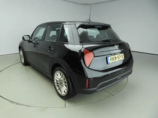MINI 5-Deurs Cooper C 2025 Benzine 31