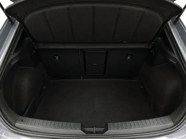 SEAT Leon 1.0 eTSI 110pk FR Business DSG 2023 Benzine 35