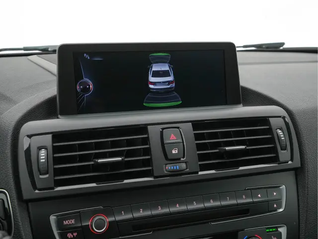 BMW 2 Serie Coupé 220d High Executive 2014 Diesel 16