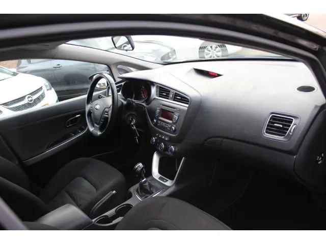 Kia cee'd 1.4 MPi ComfortLine Plus 2016 Benzine 11