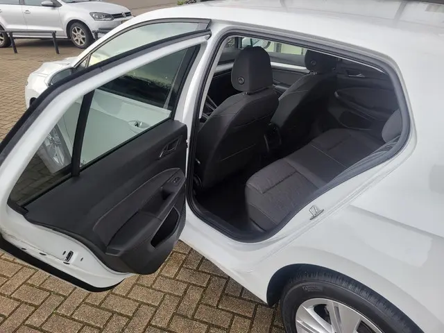 Volkswagen Golf 1.5 TSI Oranje Edition 2025 Benzine 9