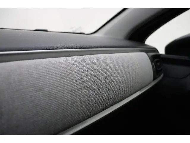 Citroën C3 1.2 PureTech 110pk S&S Shine 2018 Benzine 24