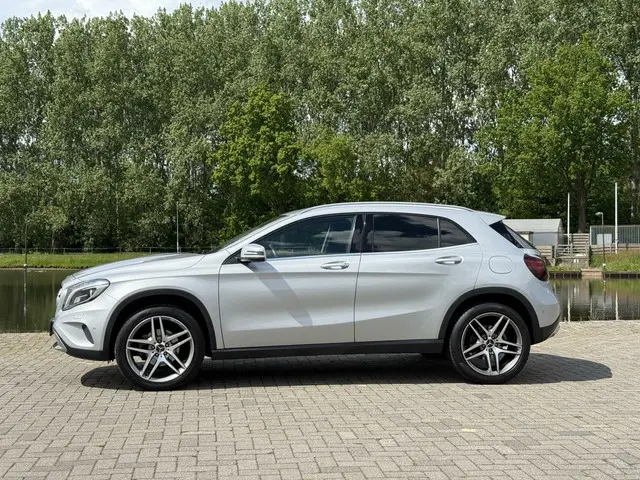 Mercedes-Benz GLA 200 Prestige 2016 Benzine 9
