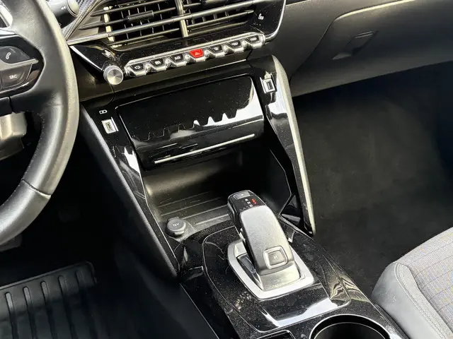 Peugeot 2008 1.2 PureTech Allure Pack 2021 Benzine 32
