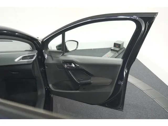 Peugeot 208 PureTech 110 Tech Edition 2018 Benzine 58