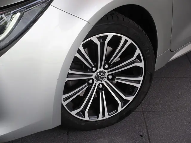 Toyota Corolla 2.0 Hybrid Executive 2019 Hybride Benzine 4