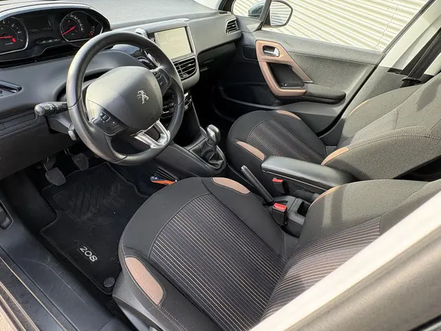 Peugeot 208 1.2 VTi Allure 2014 Benzine 3
