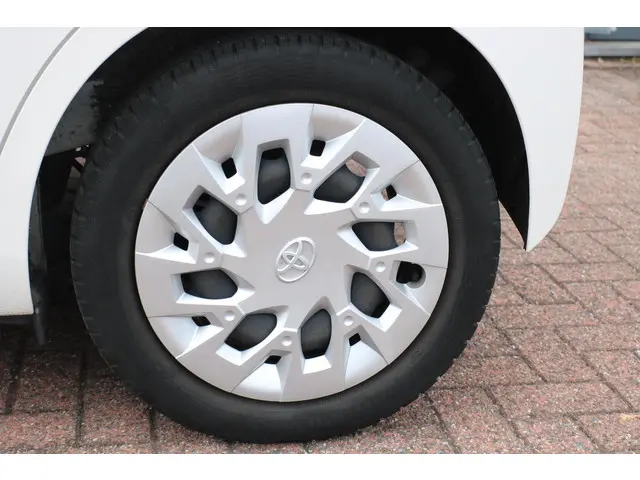 Toyota Aygo 1.0 VVT-i x-play limited 2019 Benzine 5