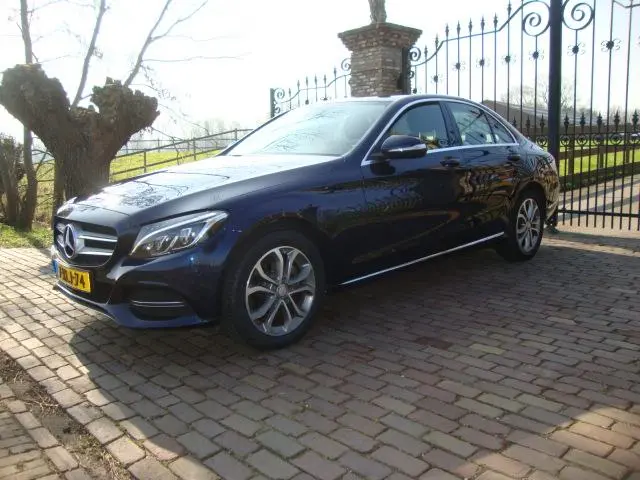 Mercedes-Benz C-Klasse 3