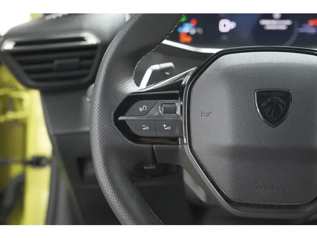Peugeot 208 Hybrid 136 e-DCS6 GT 2024 Hybride Benzine 35