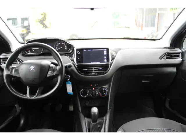 Peugeot 208 1.2 VTi Allure 2013 Benzine 8