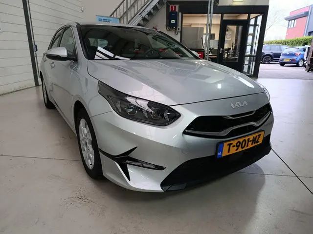 Kia Ceed 1.0 T-GDi DynamicLine 2023 Benzine 19