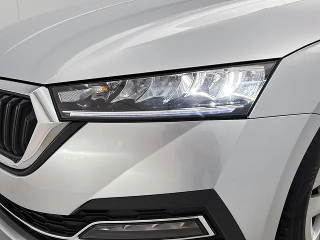 Škoda Octavia Combi 1.5 e-TSI DSG Style 2022 Benzine 16