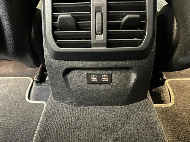 BMW 1 Serie 118i Sport Line 2021 Benzine 36