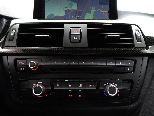 BMW 3 Serie 328i High Executive Aut- 2013 Benzine 14