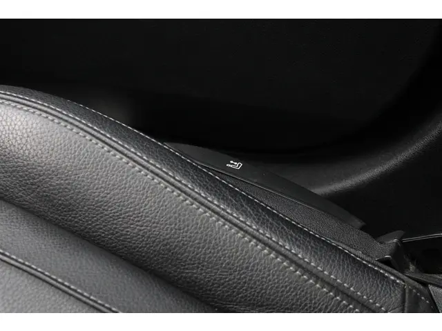 BMW 1 Serie 120i High Executive Edition 2021 Benzine 41