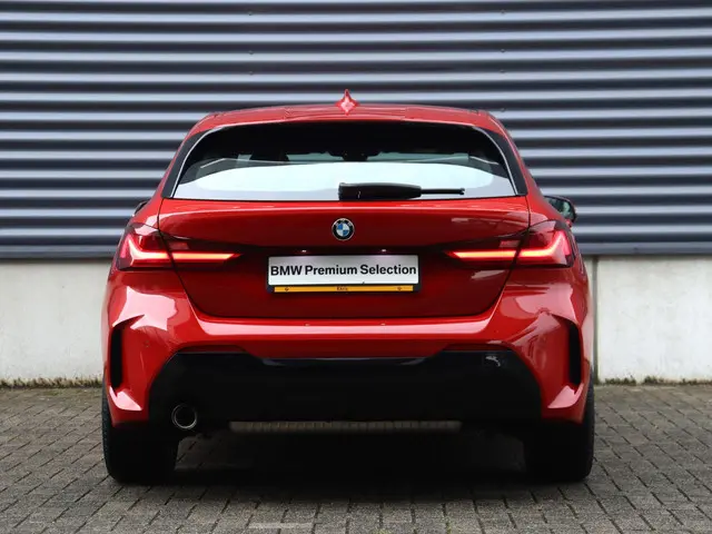 BMW 1 Serie 118i 2023 Benzine 4