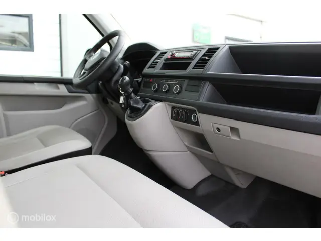 Volkswagen Transporter Kombi 2.0 TSI L1H1 2017 Benzine 9
